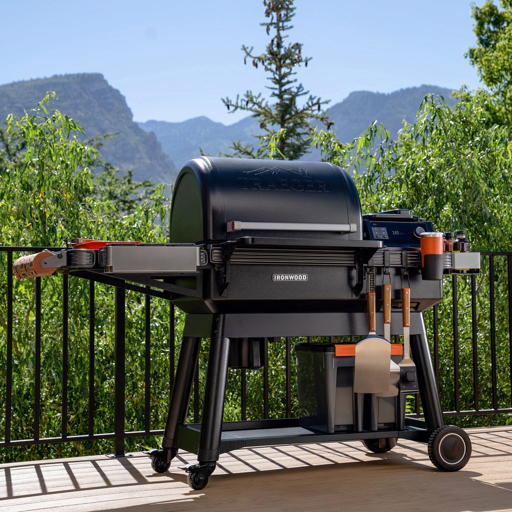 Traeger Canada Traeger Ironwood Pellet Grill (NEW 2023 Model) - TFB61RLGC TFB61RLGC Barbecue Finished - Pellet 634868938757